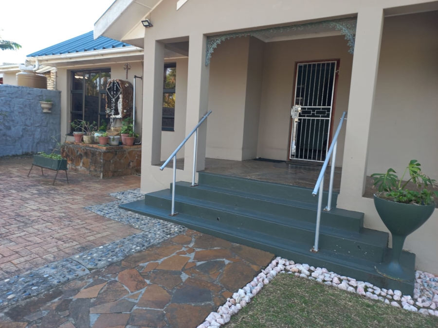 4 Bedroom Property for Sale in Gonubie Eastern Cape